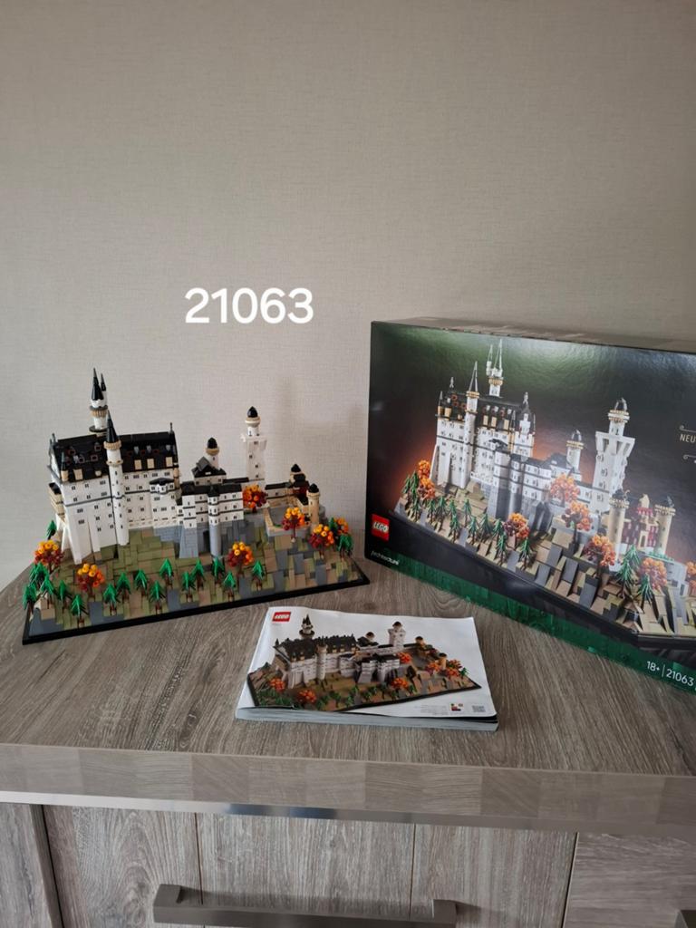 LEGO Architecture 21063 Neuschwanstein Kasteel, Ophalen of Verzenden, Zo goed als nieuw