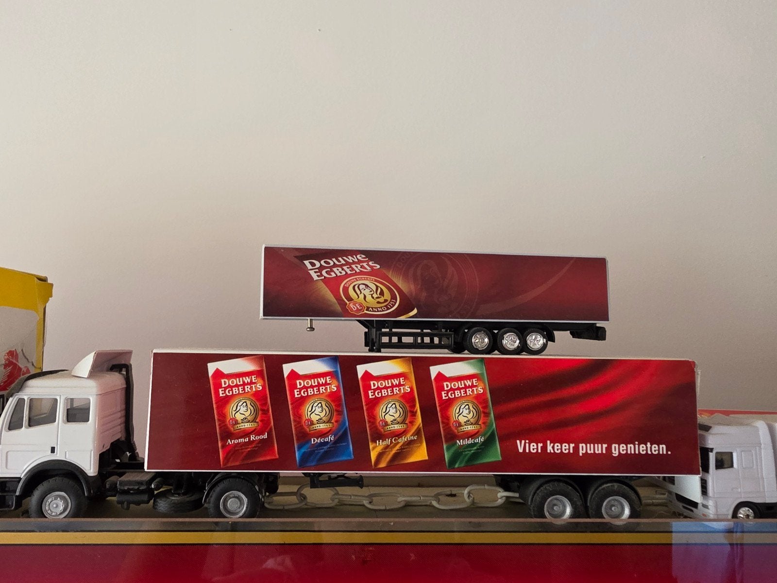 Douwe Egberts Vrachtwagen Model met Trailer, Hobby en Vrije tijd, Modelbouw | Auto's en Voertuigen, Overige merken, Gebruikt, 1:32 tot 1:50