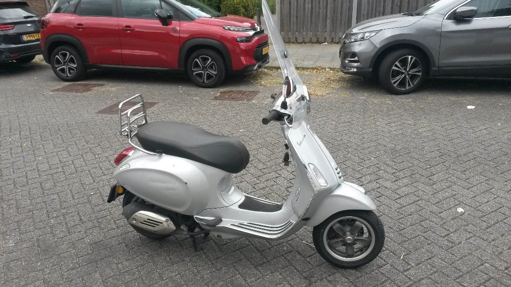 vespa primavera sprint 2017, geel kenteken, inruil mogelijk, Fietsen en Brommers, Overige modellen, Ophalen of Verzenden, Zo goed als nieuw