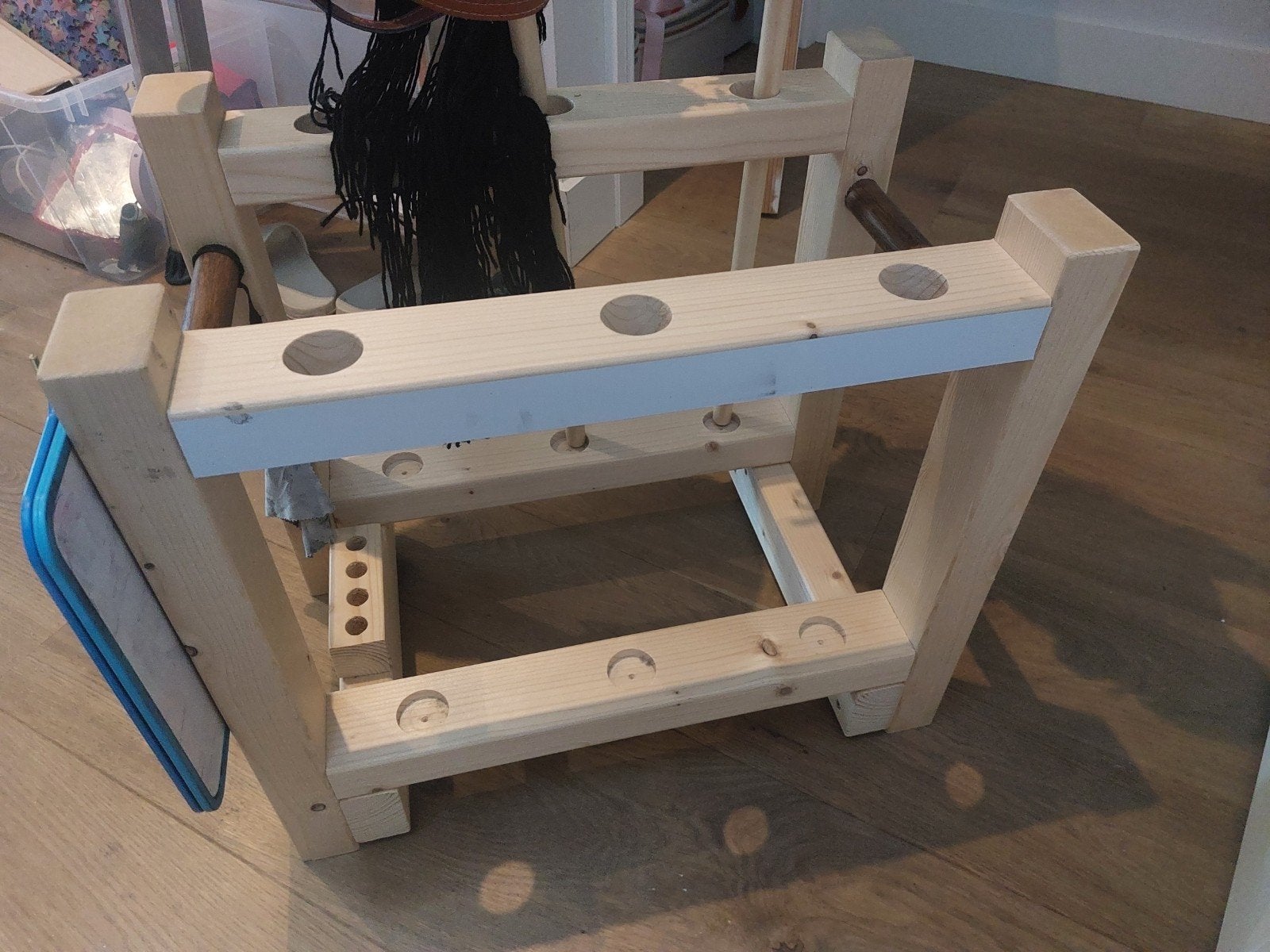 Zelfgemaakte stal voor hobby horse, Ophalen