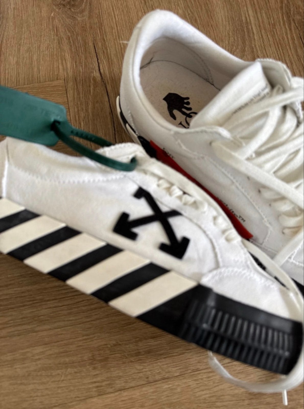 Off-White Vulcanized Low Top Sneakers - Maat 44, Wit, Ophalen of Verzenden, Sneakers of Gympen, Gedragen