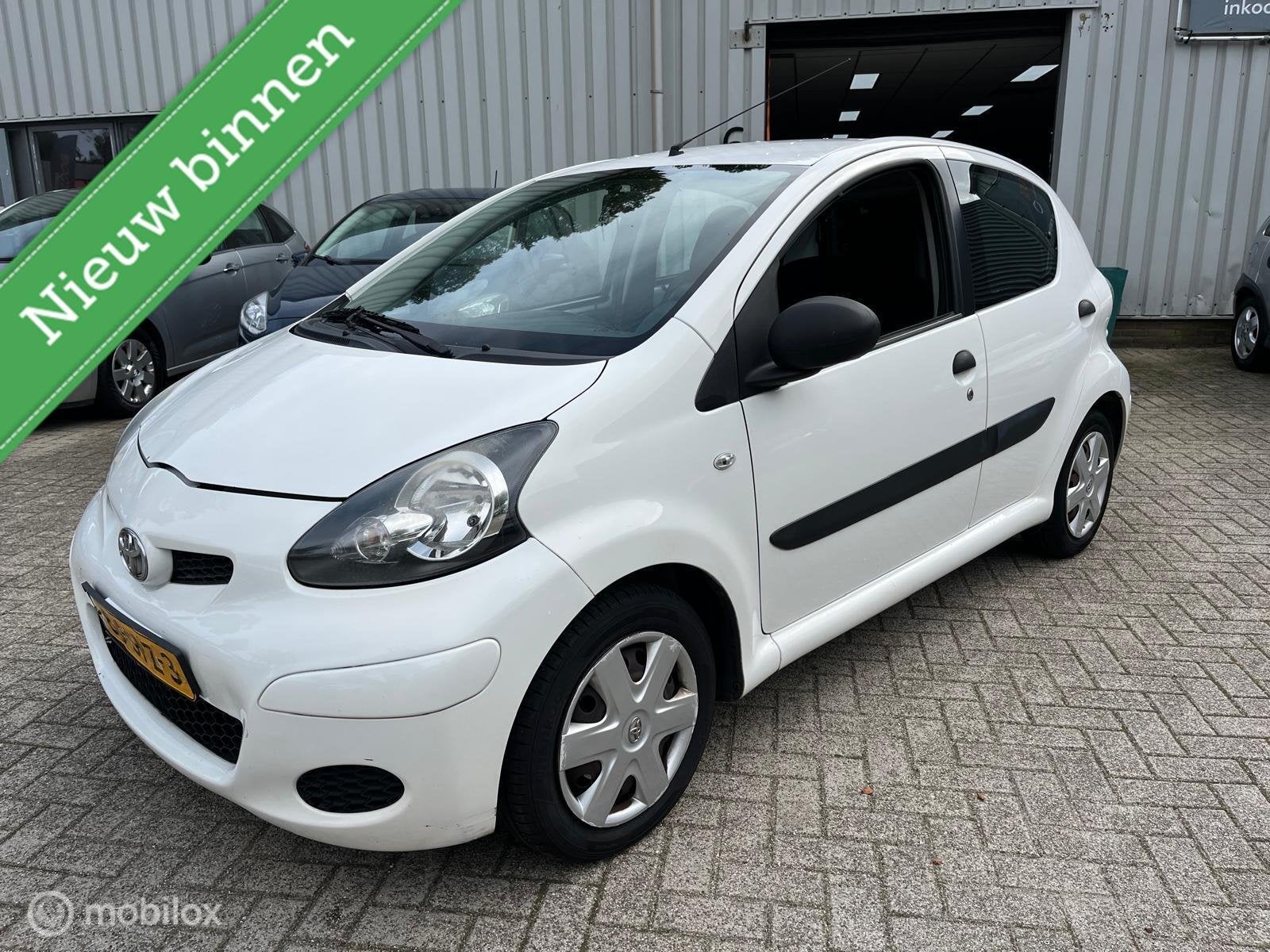 Toyota Aygo 1.0-12V Cool, Auto's, Voorwielaandrijving, Euro 5, Gebruikt, 4 stoelen