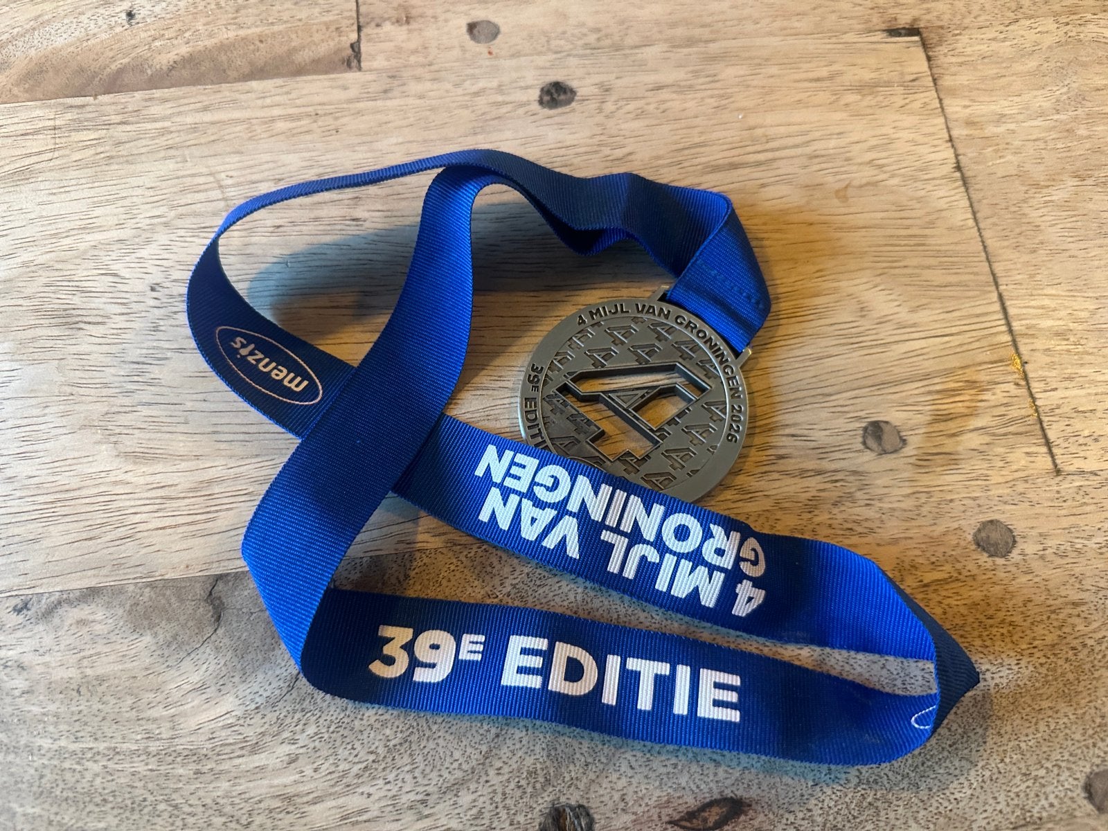 4mijl medaille 2026, Ophalen of Verzenden, Overige materialen