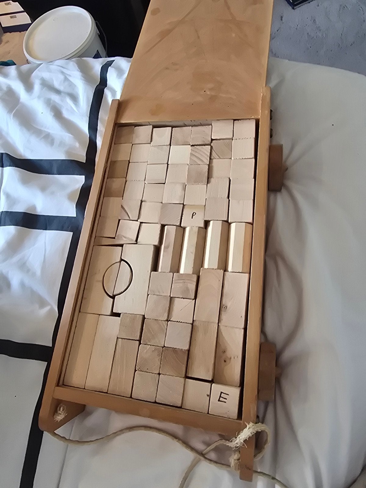 Vintage houten kar met bouwblokken - Educatief speelgoed, Ophalen, Gebruikt, Duw- of Trekspeelgoed
