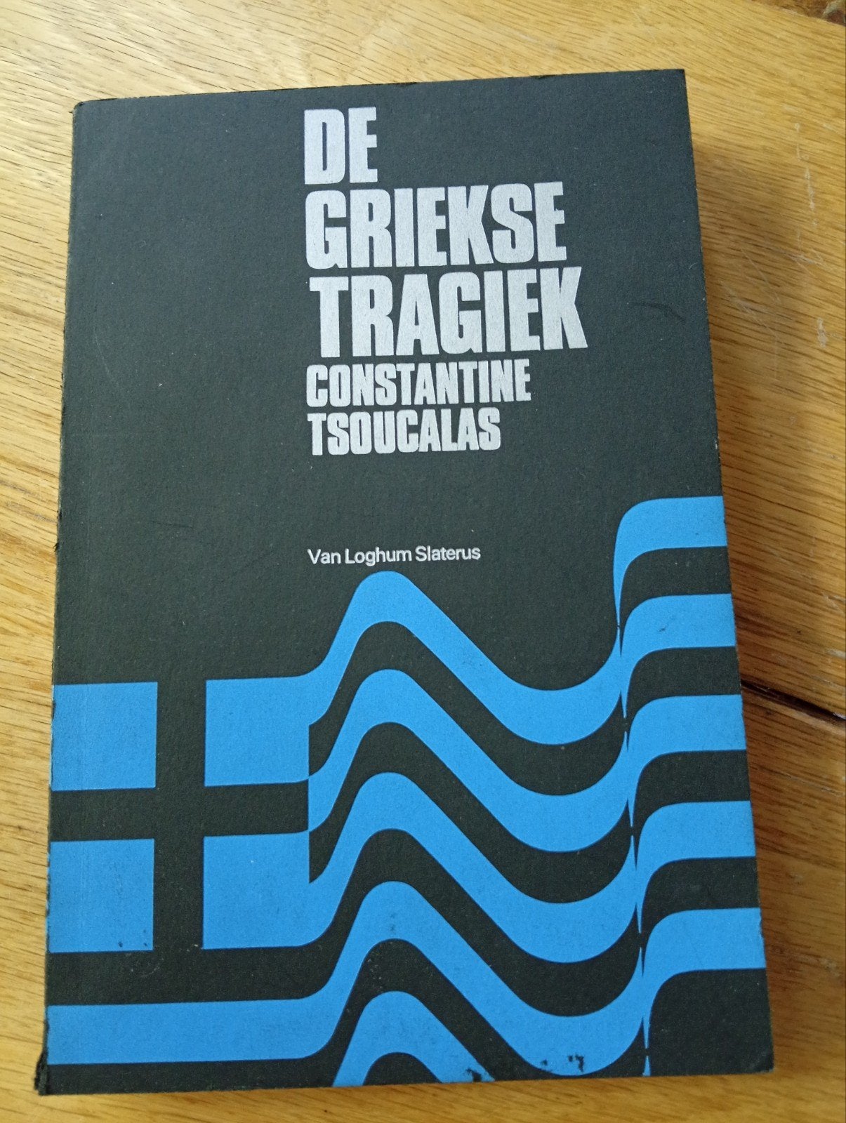 De Griekse Tragiek - Constantine Tsoucalas, Boeken, Gelezen, Ophalen of Verzenden, Nederland, Constantine Tsoucalas