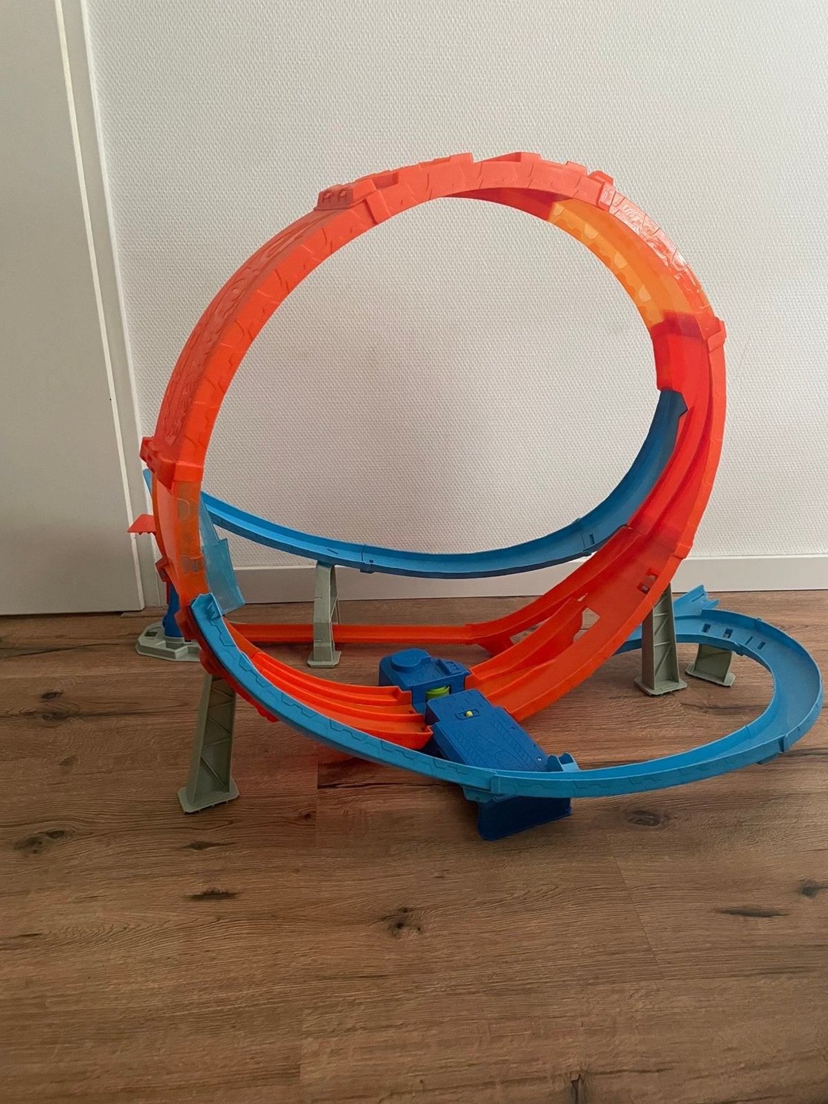 Hot Wheels Action Looping (Massive Loop Mayhem) racebaanset, Kinderen en Baby's, Speelgoed | Racebanen, Ophalen of Verzenden, Zo goed als nieuw