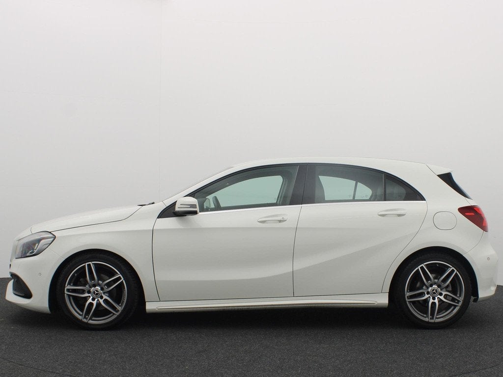 Mercedes-Benz A-klasse 180 Business Solution AMG AUTOMAAT /, Auto's, Gebruikt, 4 cilinders, Leder en Stof, 19 km/l