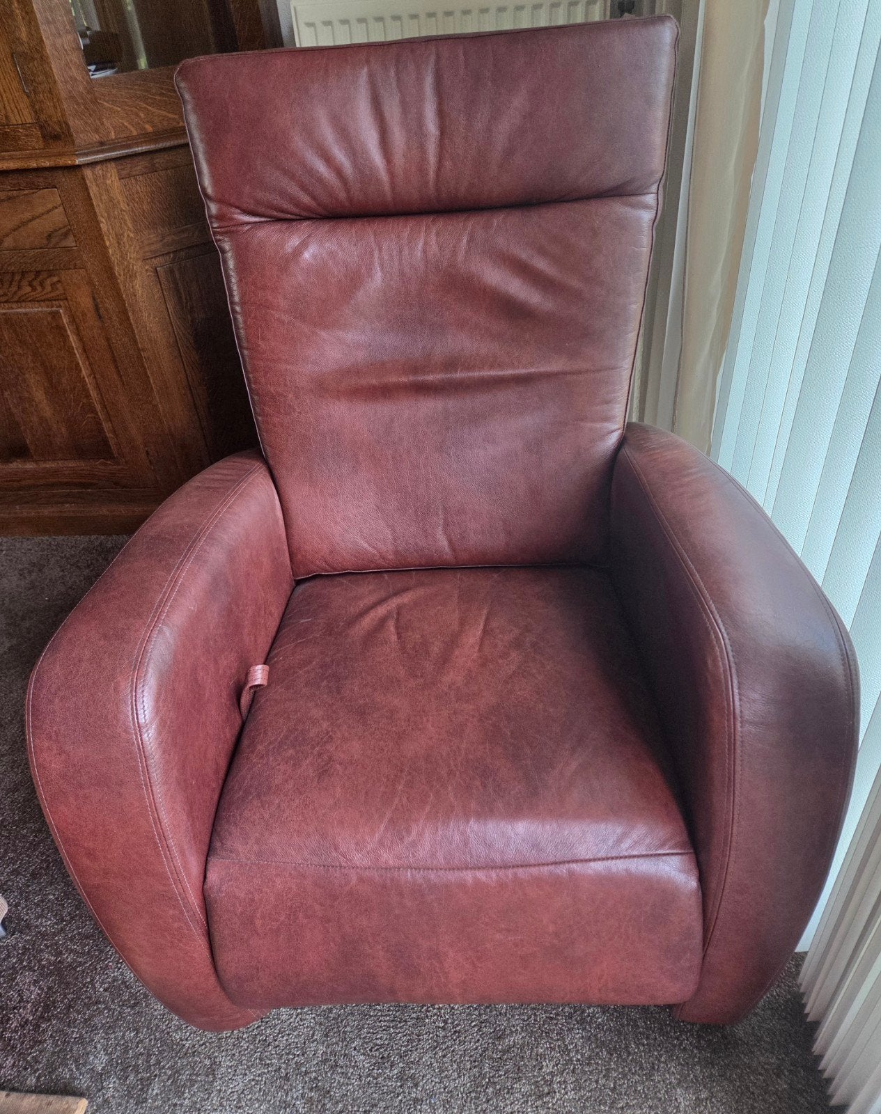 Comfortabele rode leren relaxfauteuil, Huis en Inrichting, Fauteuils, Ophalen, Gebruikt, Modern, Comfort, 75 tot 100 cm