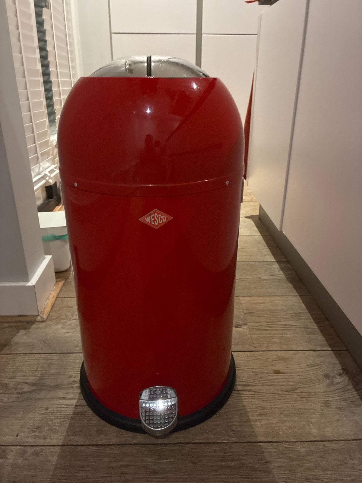 Wesco vuilnisbak rood met gebruikssporen, Ophalen, 50 – 75, Gebruikt, Met pedaal