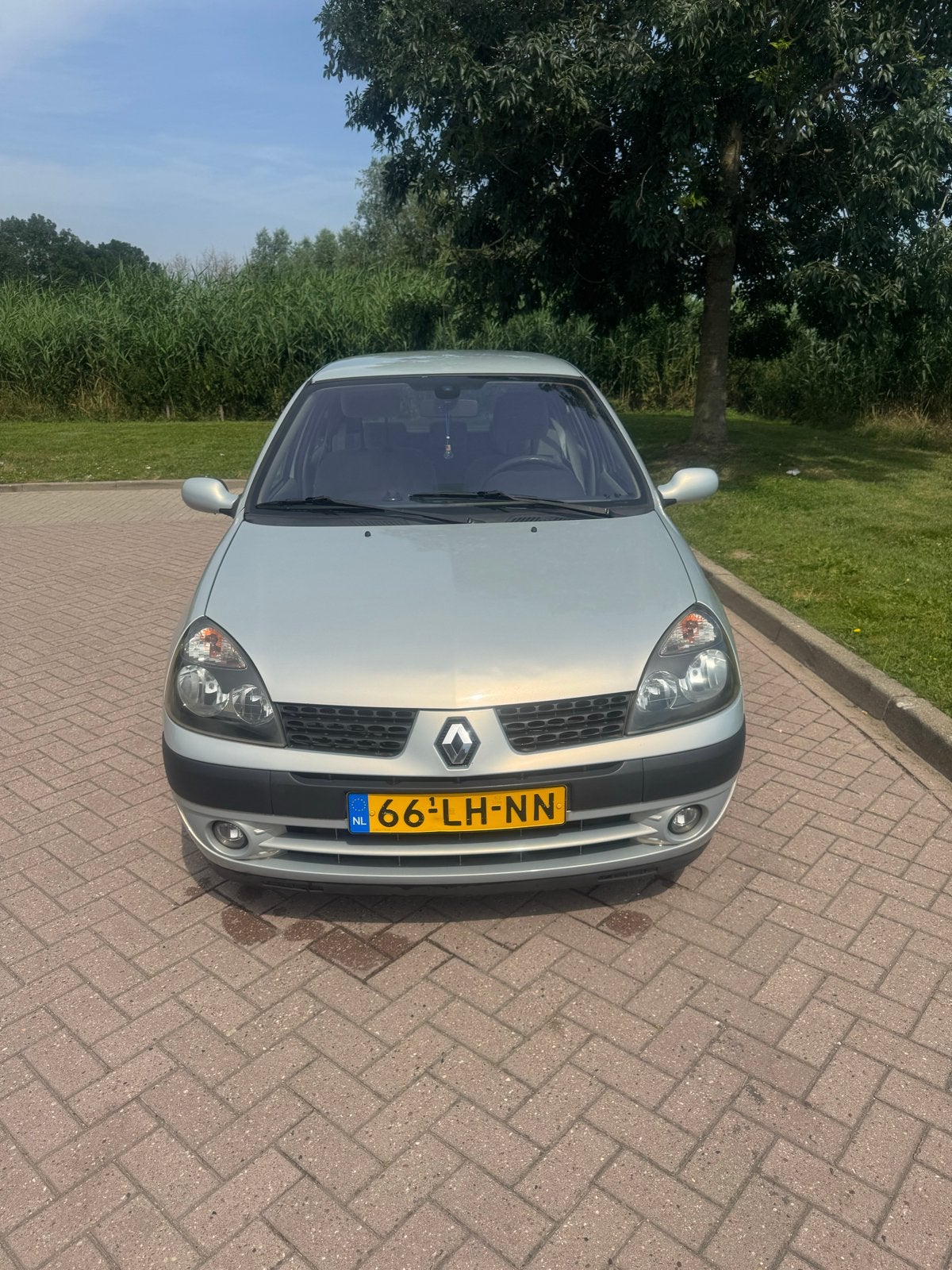 Renault Clio 1.4 16V Expr 5DR AUT 2005 2003 Grijs, Auto's, 1005 kg, 40 €/maand, 4 cilinders, 1200 kg