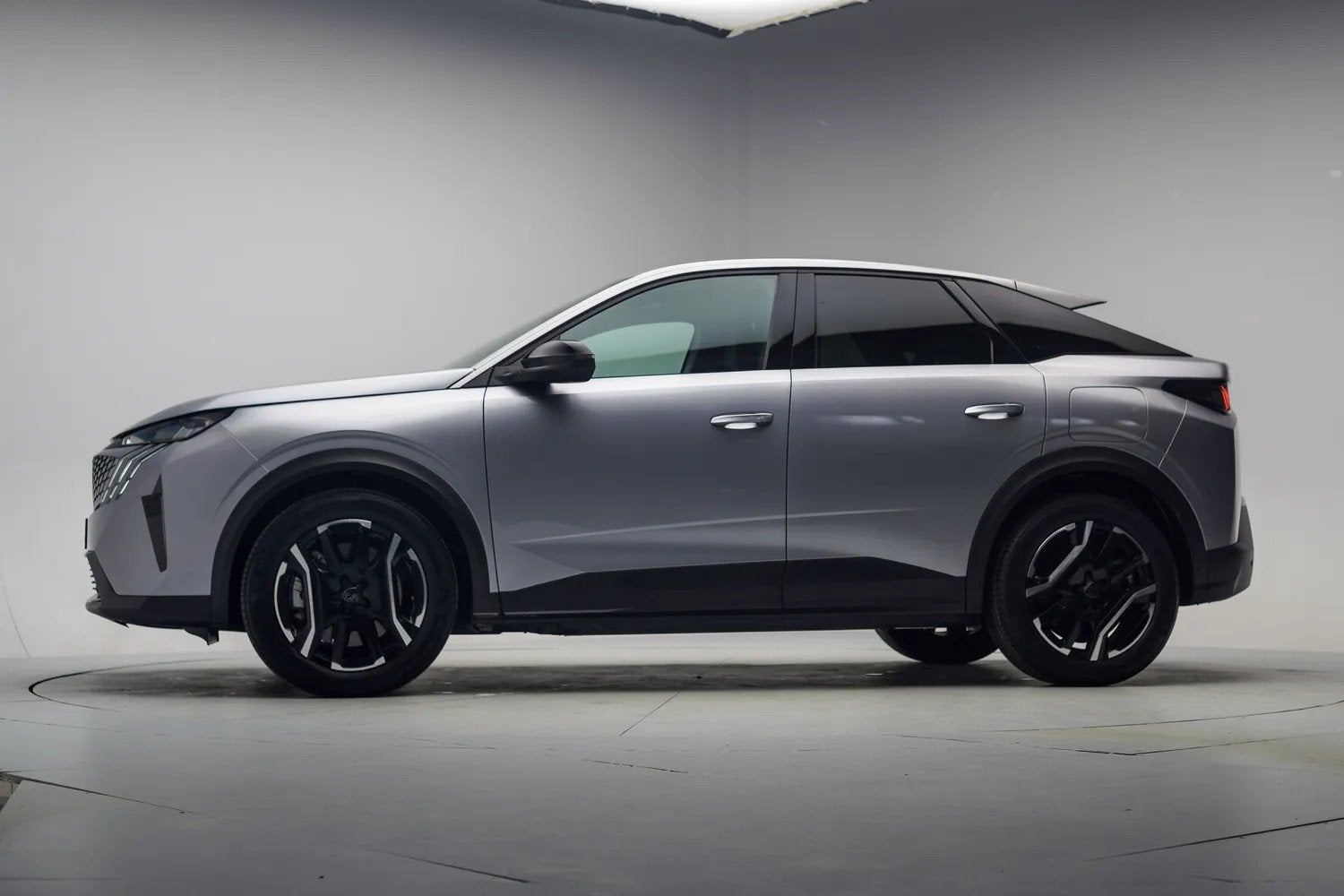 Peugeot E-3008 Allure 73kWh 3-fase [ LED Apple/Android Camer, Automatische klimaatregeling, 0 cilinders, SUV of Terreinwagen, Te koop