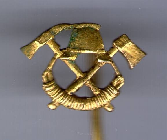 Brandweer helm, touw en bijl koper speldje ( H_193), Verzamelen, Ophalen of Verzenden, Nieuw, Stad of Land, Speldje of Pin