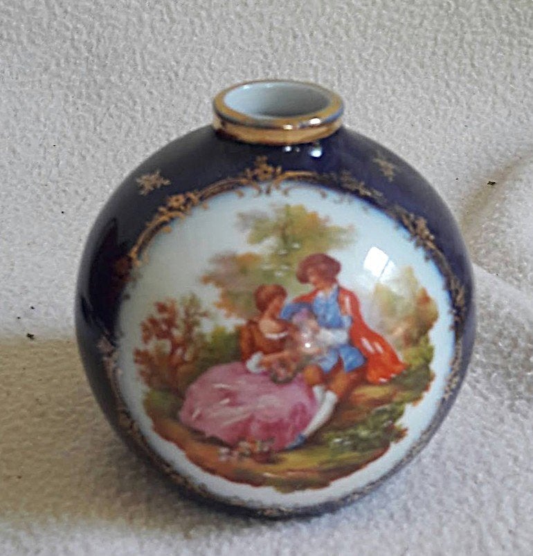 Limoges Porseleinen Vaasje met Romantische Scène, Ophalen of Verzenden