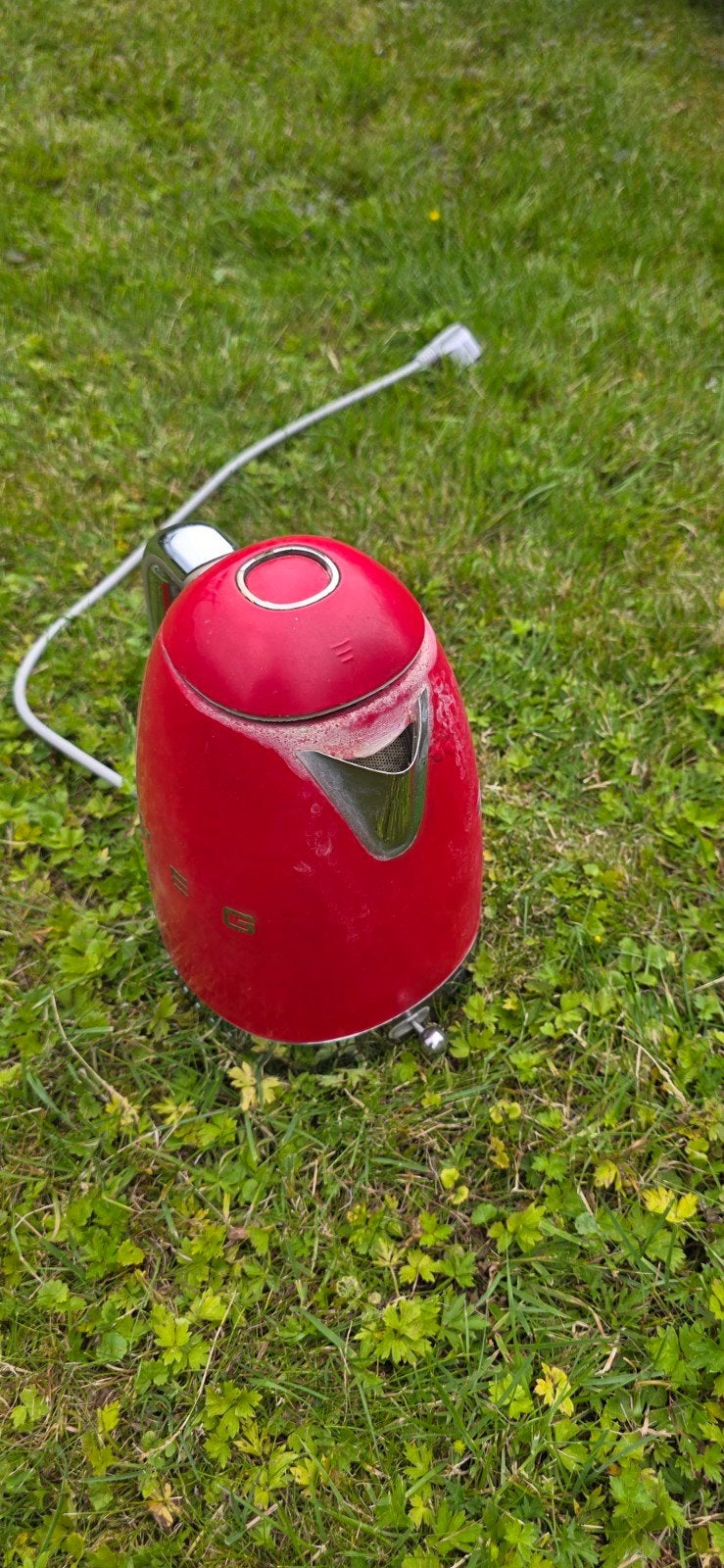 Smeg Waterkoker Rood - Stijlvol en Functioneel, 1 tot 2 liter, Ophalen of Verzenden, Gebruikt, Rvs