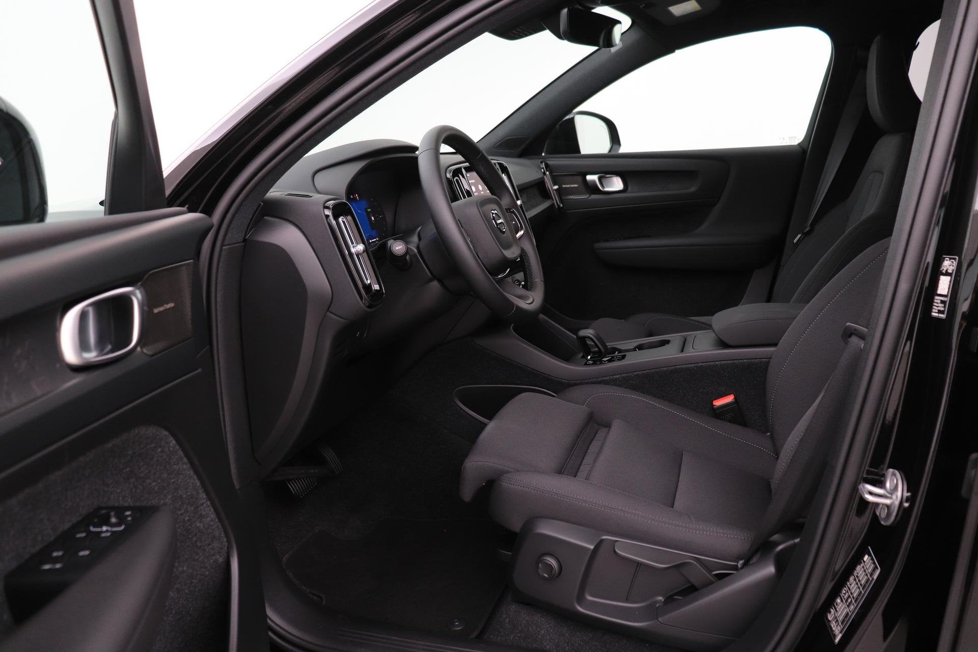 Volvo EX40 Single Motor Extended Range Plus Black Edition |, Auto's, Volvo, Automaat, Gebruikt, 252 pk, Automatische klimaatregeling