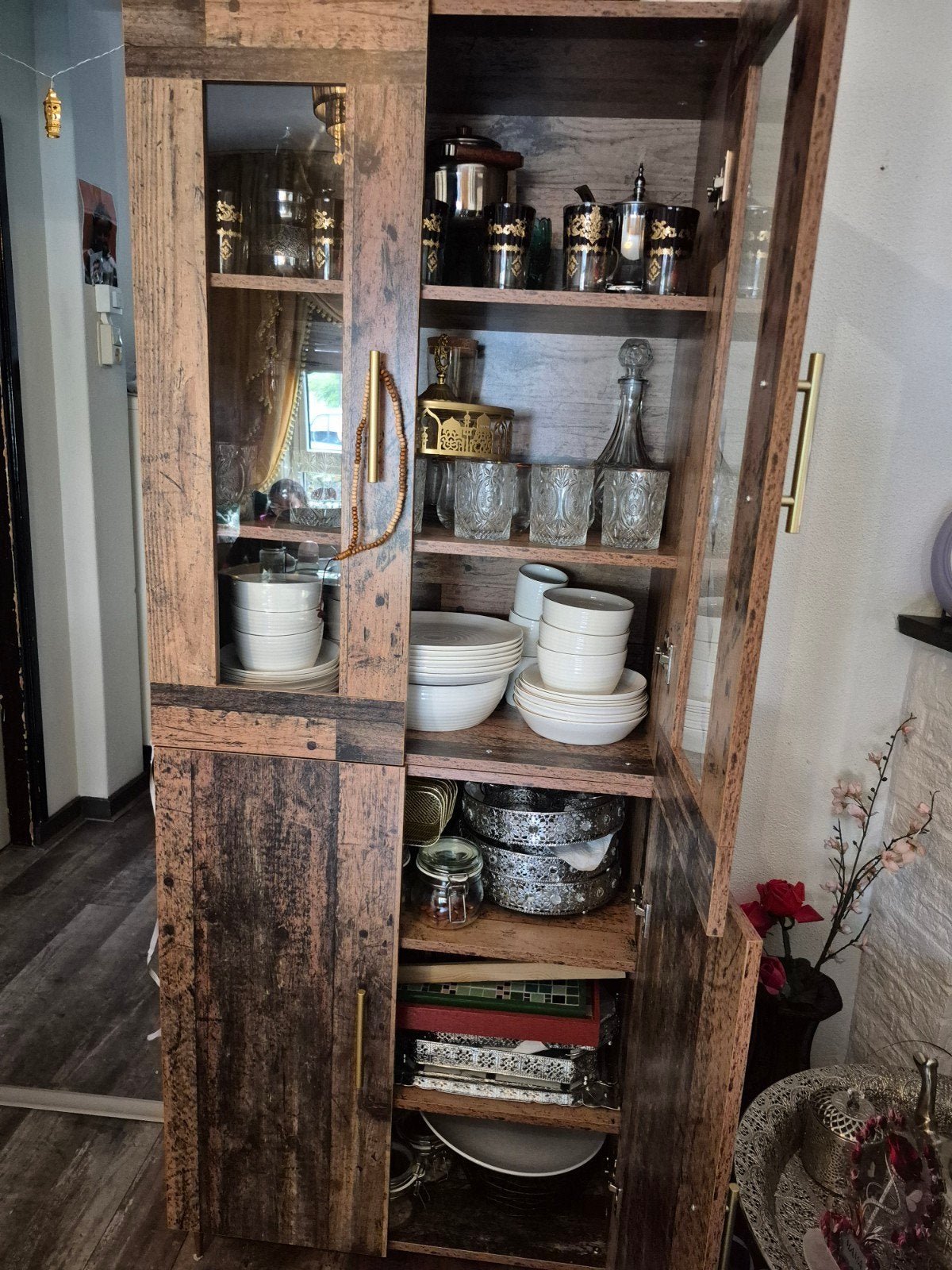 Zo goed als nieuwe houten vitrinekast met glazen deuren, Ophalen, Met deur(en), Rustiek, Overige houtsoorten