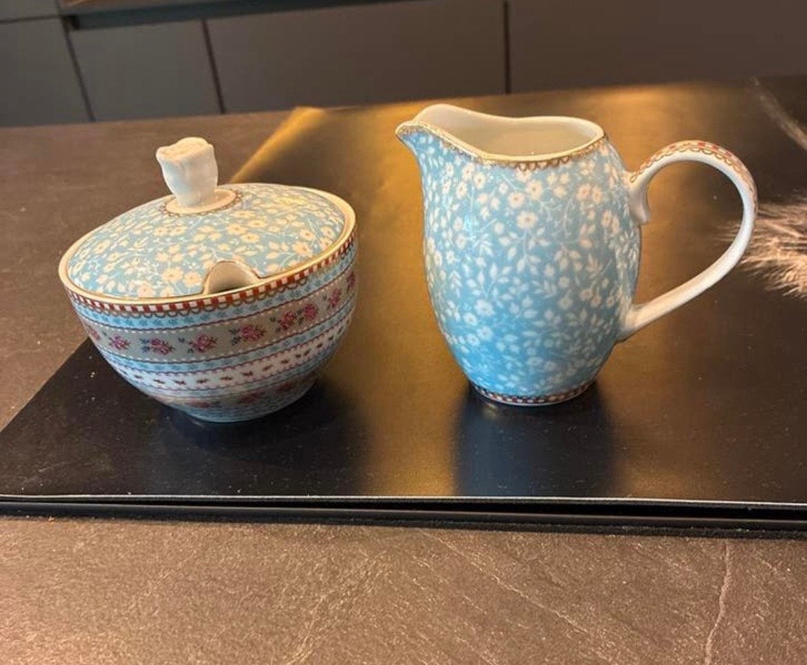 Pip Studio suikerpot en melkkan - Bloemenpatroon, Ophalen of Verzenden, Zo goed als nieuw, Modern, Porselein