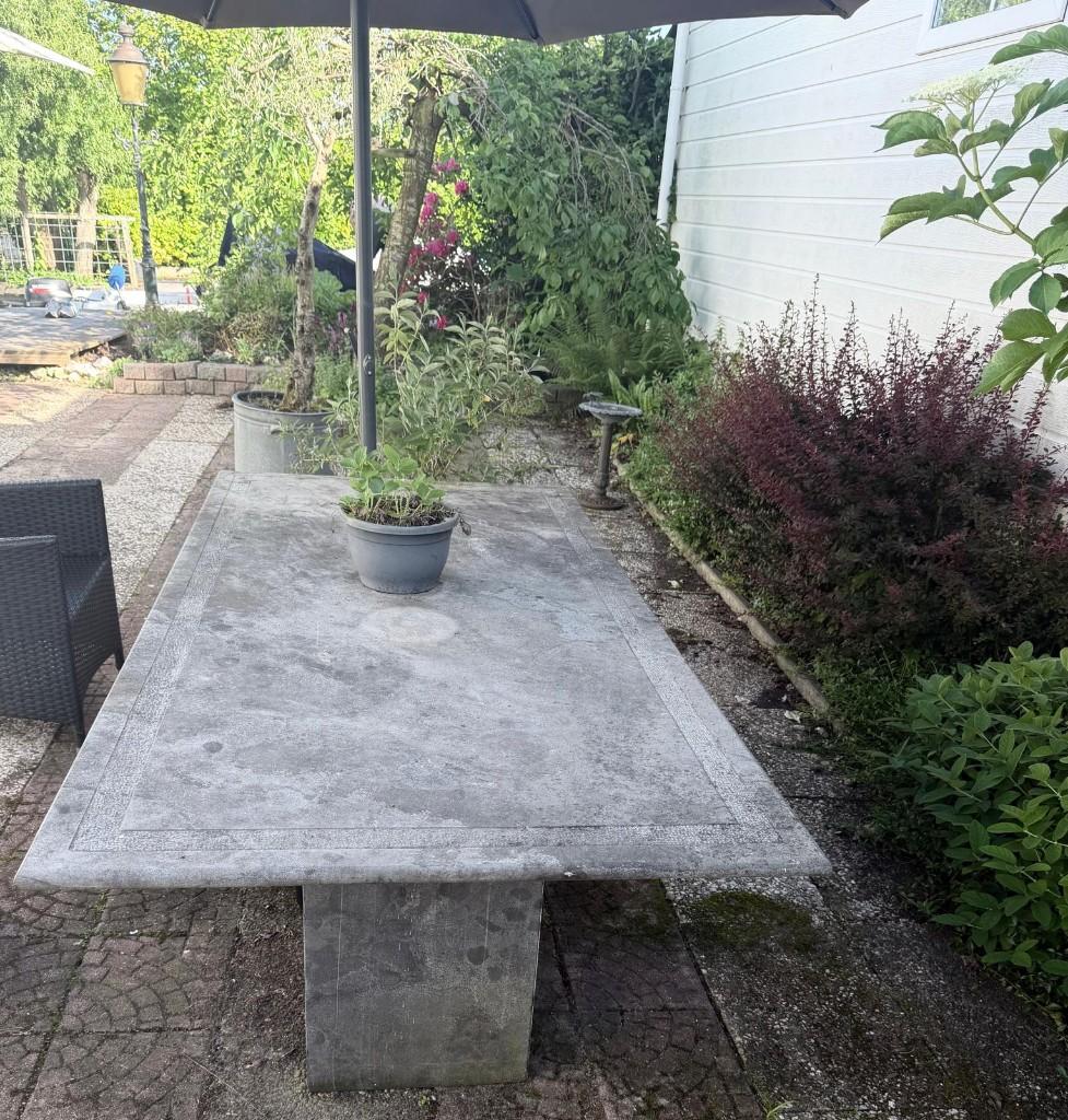 Robuuste natuurstenen tuintafel, Tuin en Terras, Ophalen, Gebruikt, Rechthoekig, Overige materialen