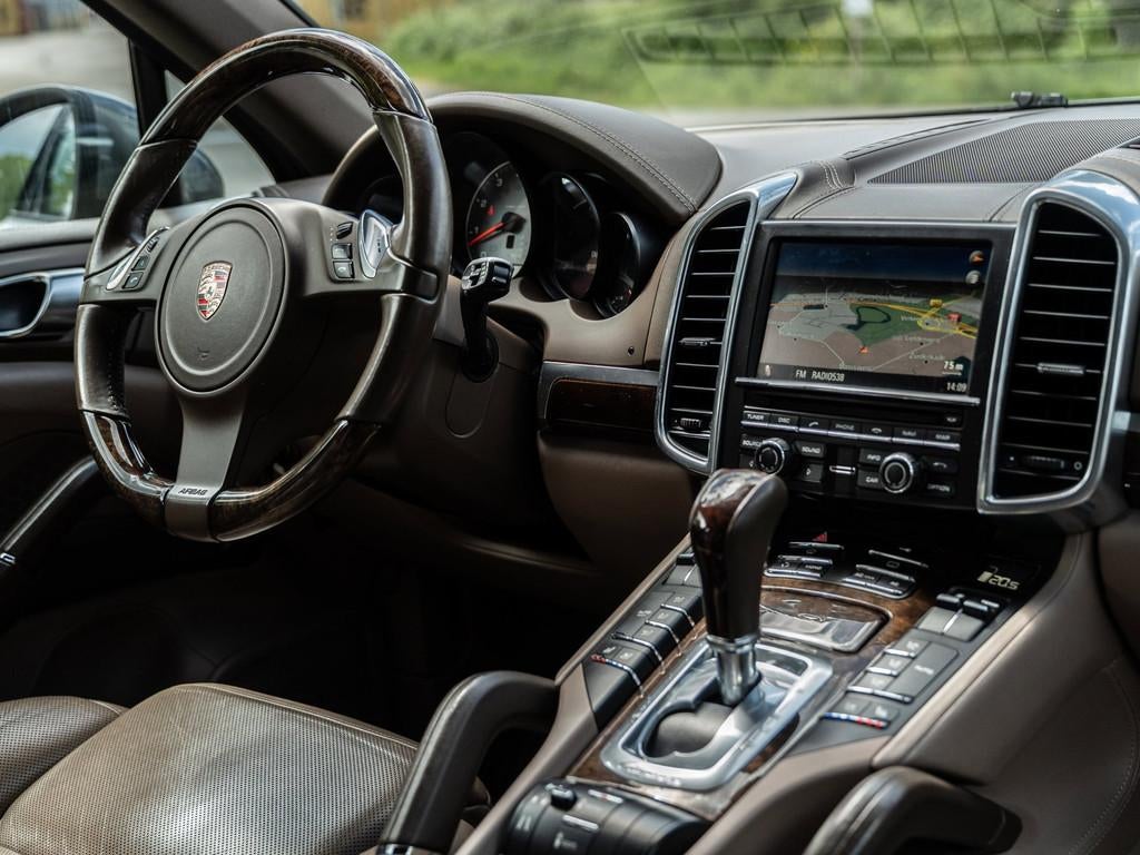 Porsche Cayenne 4.8 S - 400 PK - LUCHTVERING - STOEL VERKOEL, Auto's, Porsche, Automaat, Gebruikt, 8 cilinders, 138 €/maand