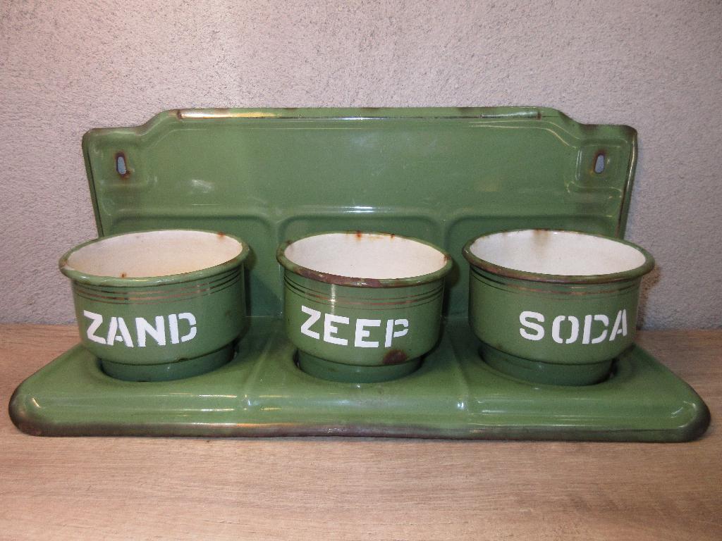 Groen emaille zand zeep en soda met rekje, Antiek en Kunst, Antiek | Emaille, Ophalen of Verzenden