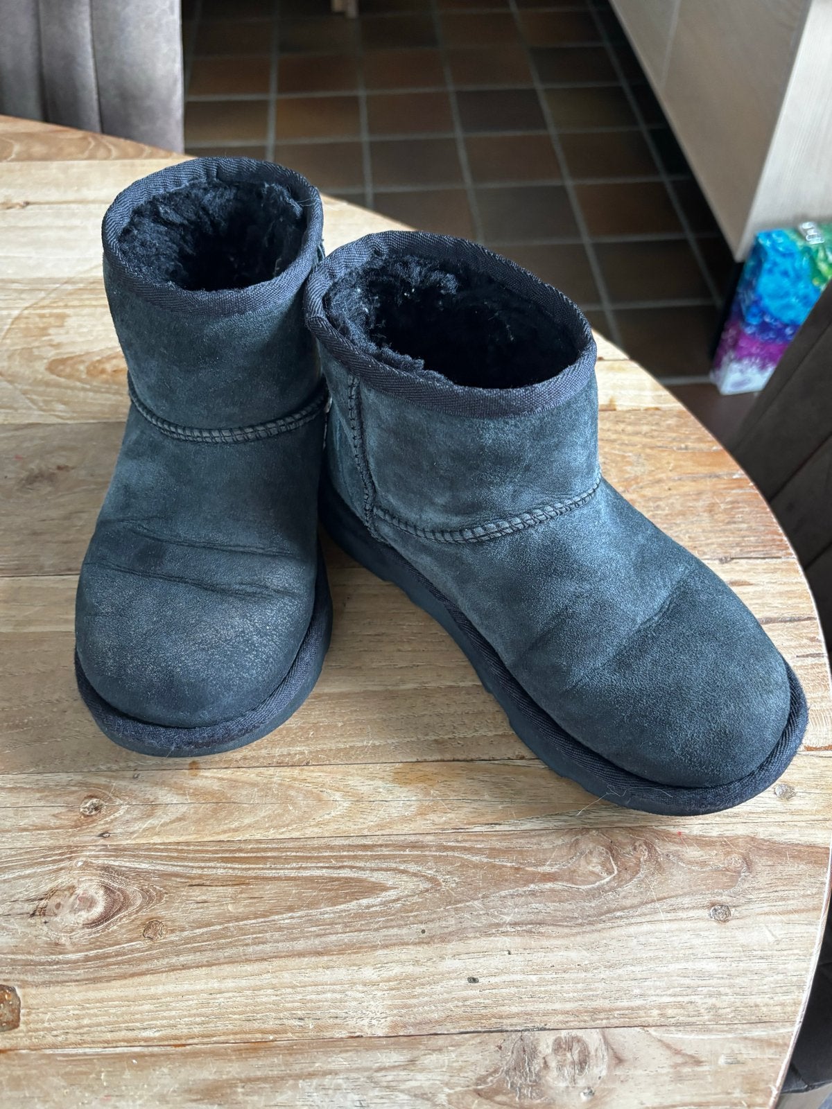 UGG Classic Mini Zwart Maat 33.5, Kinderen en Baby's, Ophalen of Verzenden, Gebruikt, Jongen of Meisje, Laarzen