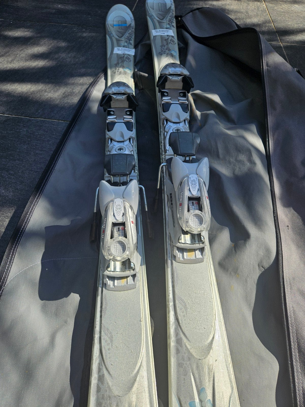K2 True Luv ski's met bindingen en Rossignol skitas, 140 tot 160 cm, Gebruikt, Skiën, Ski's