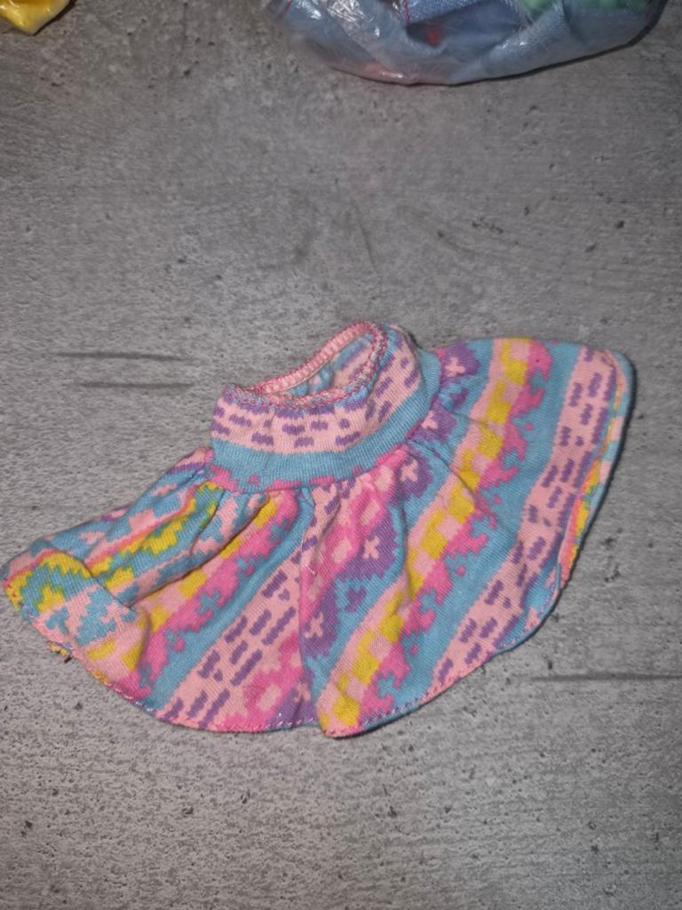 864 Barbie rokje, kleurrijk gebreid, Ophalen of Verzenden