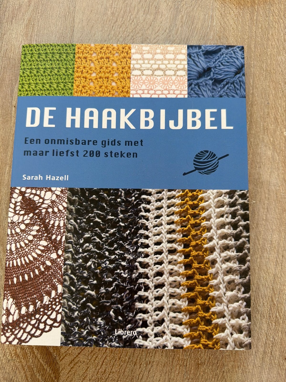 De Haakbijbel: 200 steken voor haakliefhebbers, Ophalen of Verzenden, Zo goed als nieuw, Breien en Haken
