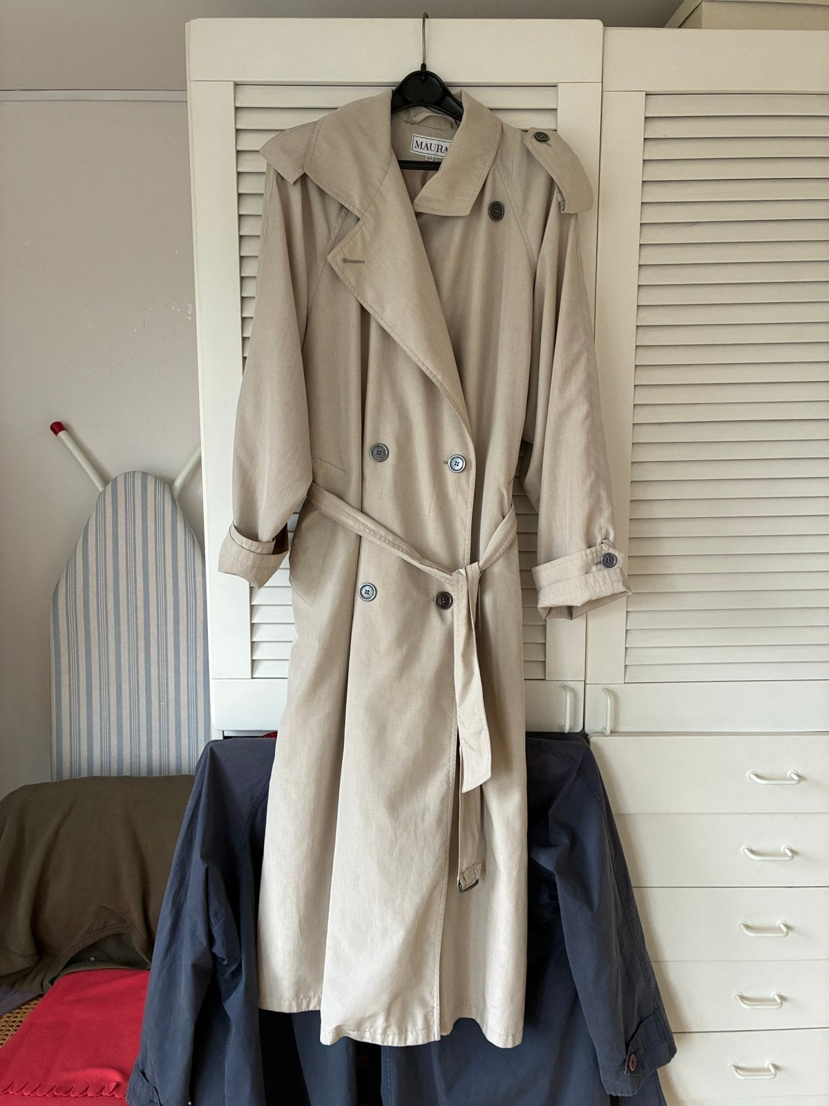 Ruim vallende beige trenchcoat met reserveknopen, Ophalen of Verzenden, Gedragen, Maat 38/40 (M), Beige