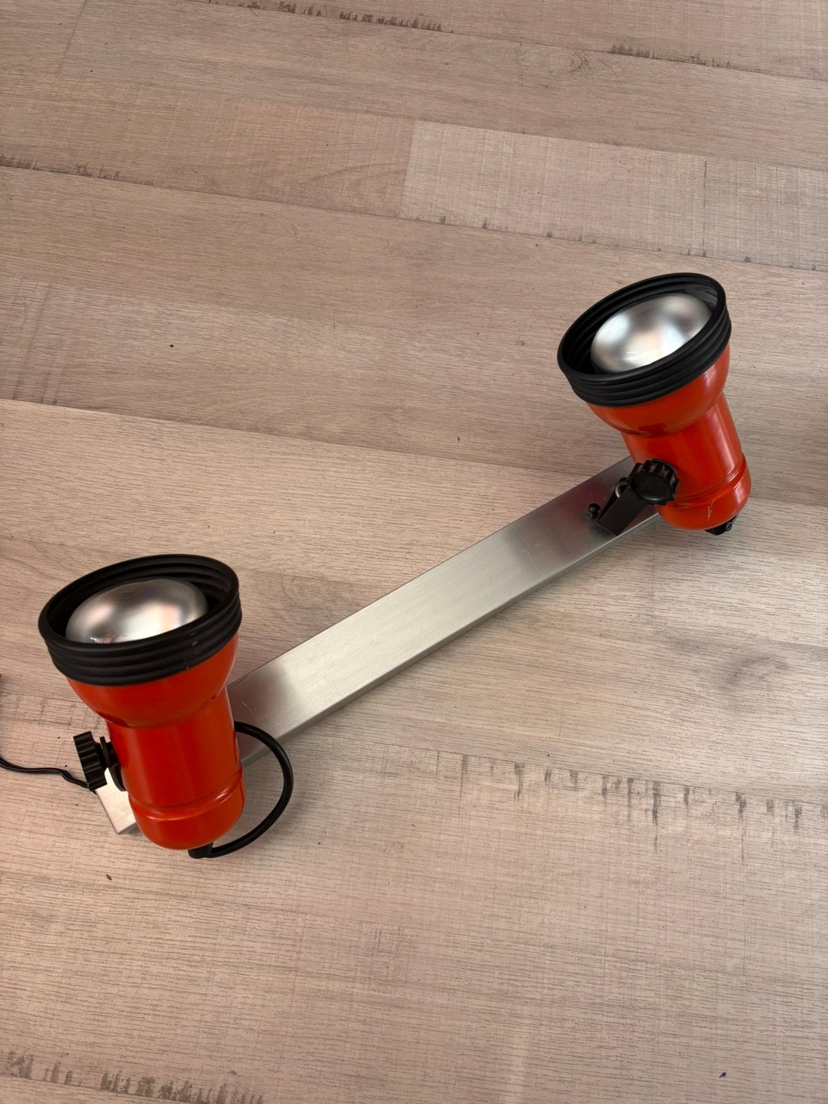 Retro/vintage rood-oranje spots op chromen rail, Ophalen of Verzenden, Gebruikt, Railspot