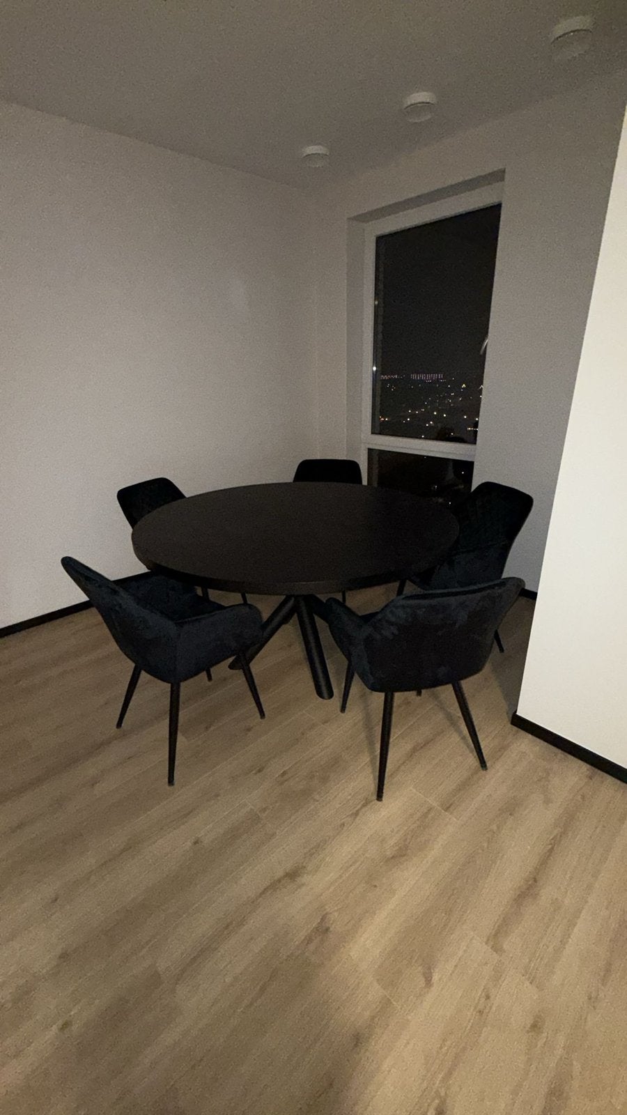 Eettafel van Riverdale, 150cm diameter, Huis en Inrichting, Ophalen, Gebruikt, 100 tot 150 cm, Rond