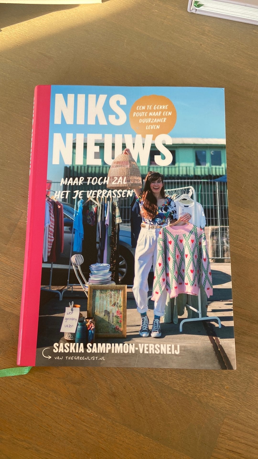 Saskia Sampimon-Versneij - Niks Nieuws, Boeken, Mode, Saskia Sampimon-Versneij, Ophalen of Verzenden, Zo goed als nieuw, Mode algemeen