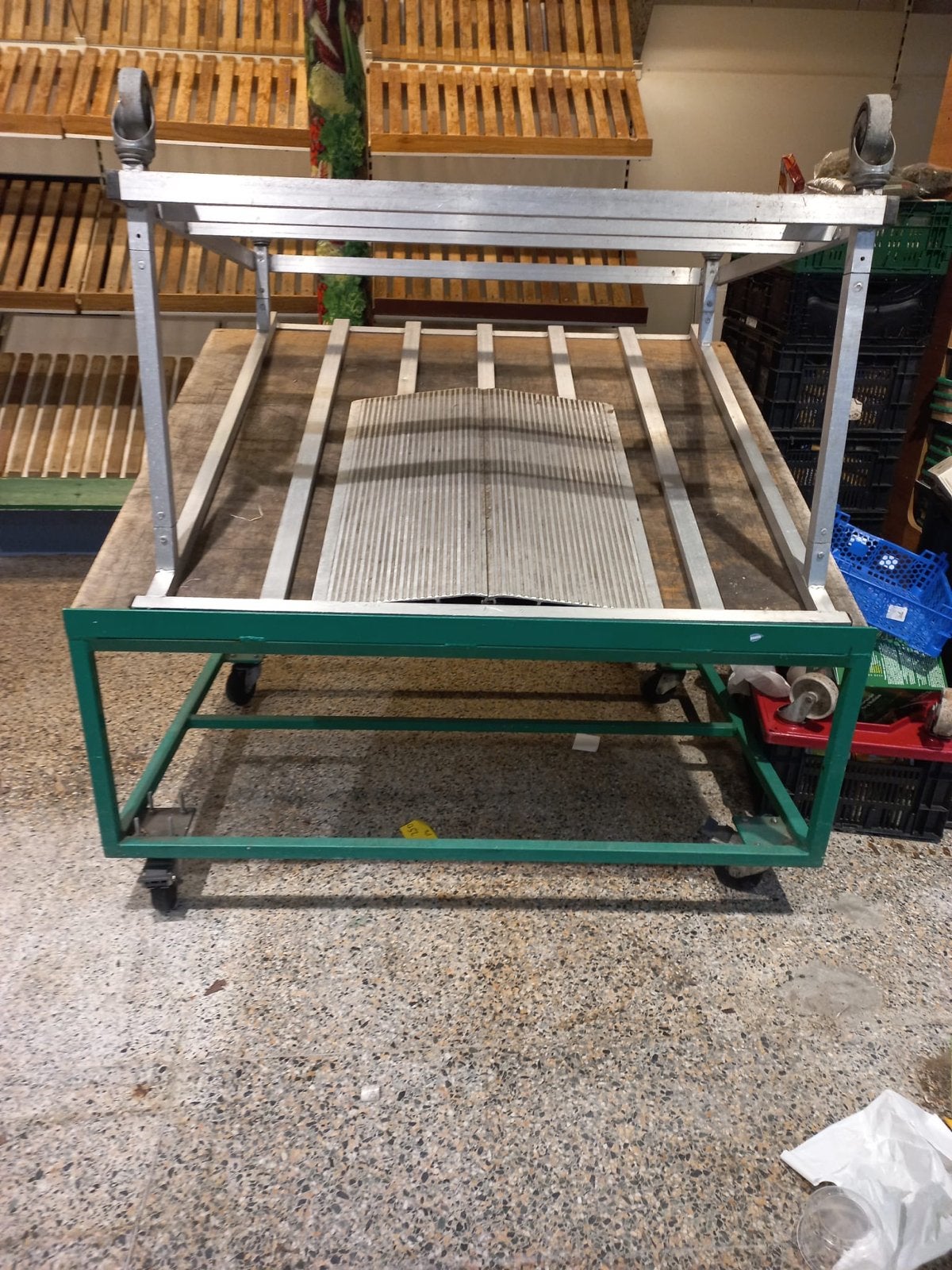 Verrijdbare displaytafel voor winkel of markt