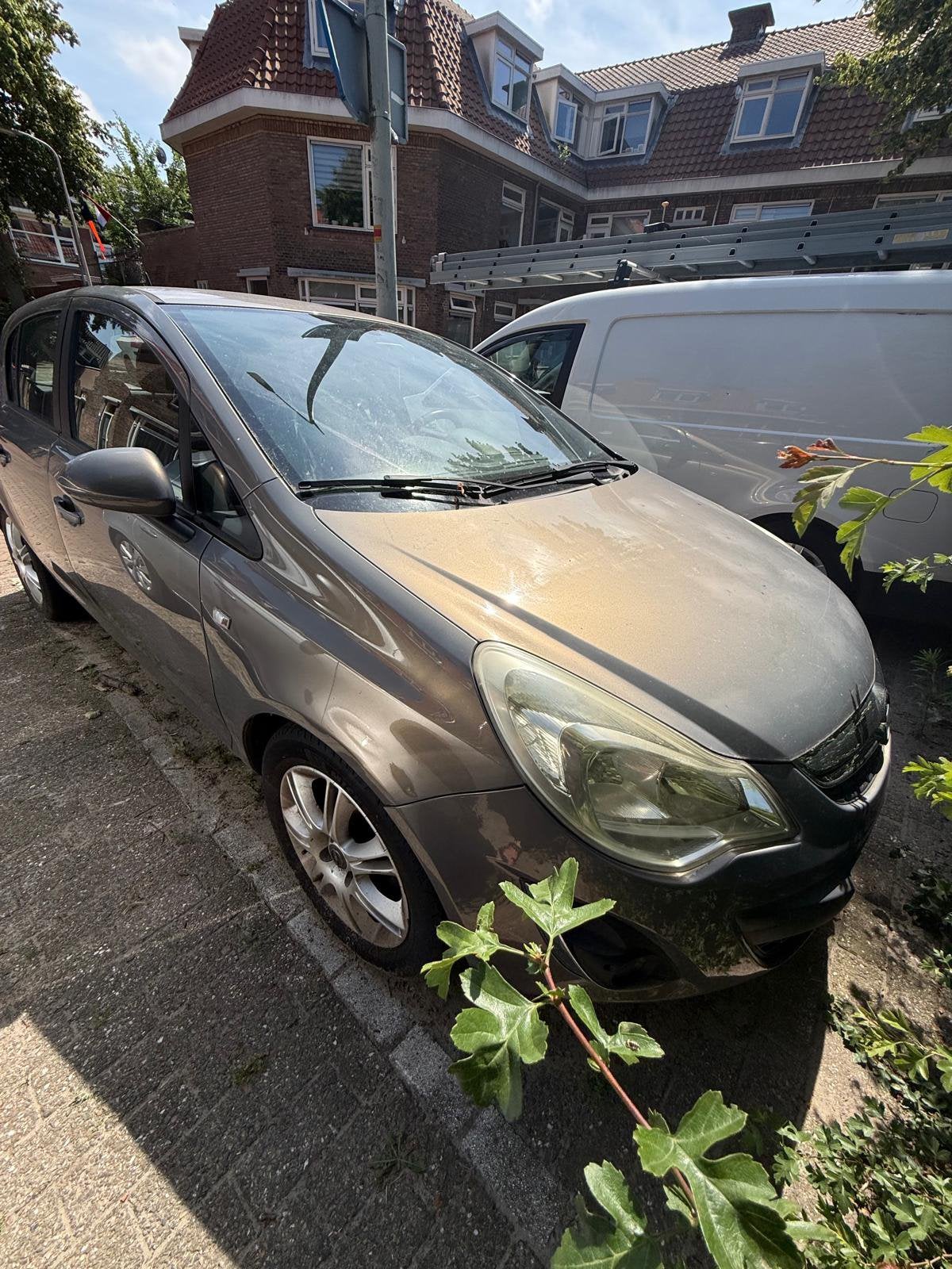 Opel Corsa 1.4 16V 5D 2011 Bruin/grijs metallic, Auto's, Voorwielaandrijving, 1398 cc, 4 cilinders, Bruin