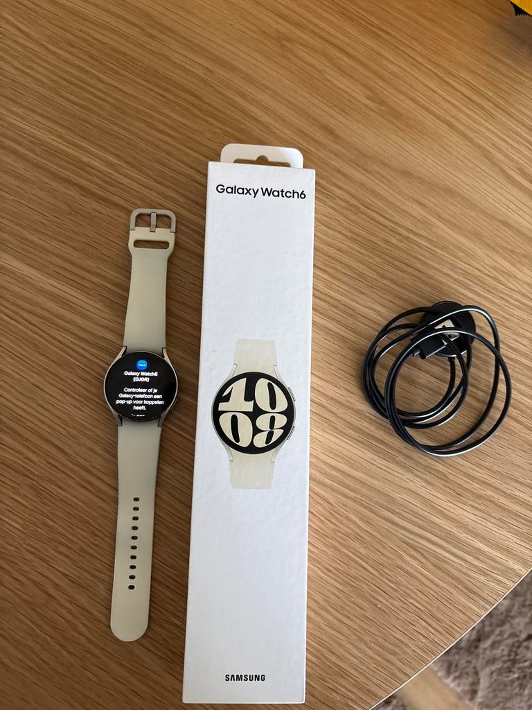 Samsung Galaxy Watch 6 Zo goed als nieuw ruilen apple watch, Afstand, Wit, Ophalen of Verzenden, Zo goed als nieuw