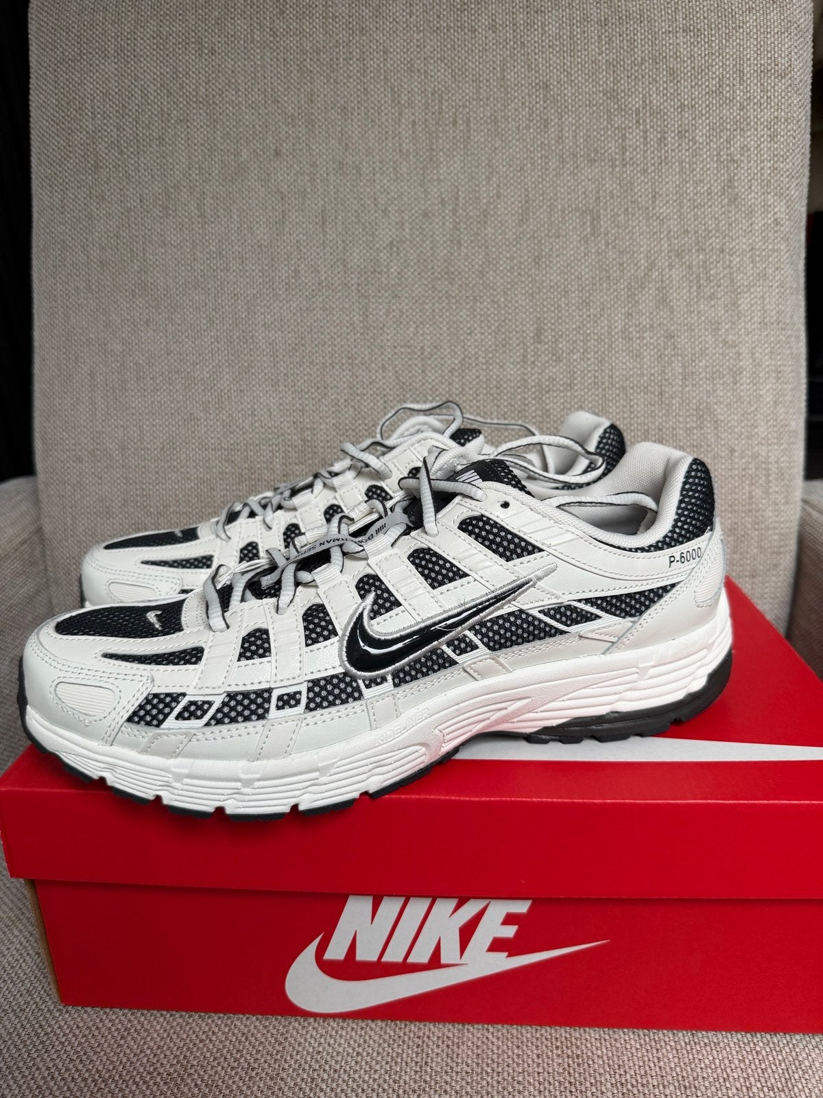 Nike P-6000 Sneakers Maat 45 - Nieuw in Doos, Kleding | Heren, Wit, Nieuw, Ophalen of Verzenden, Sneakers of Gympen