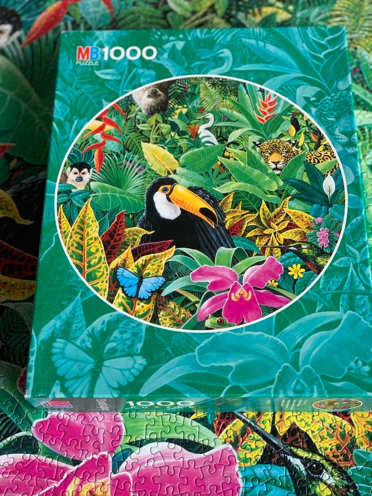 MB ronde puzzel 1000 stukjes. Magisch regenwoud met Toekan, Ophalen of Verzenden, 500 t/m 1500 stukjes, Zo goed als nieuw, Legpuzzel