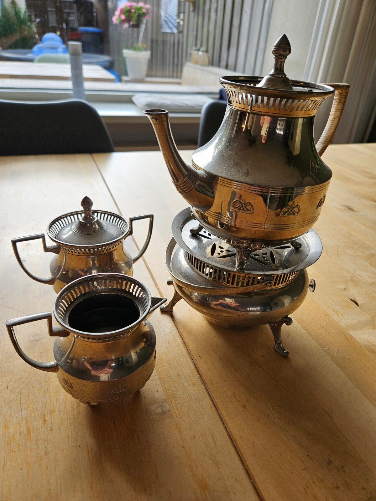 Antieke verzilverde theeset met theepot suikerpot en melkkan, Ophalen, Zilver