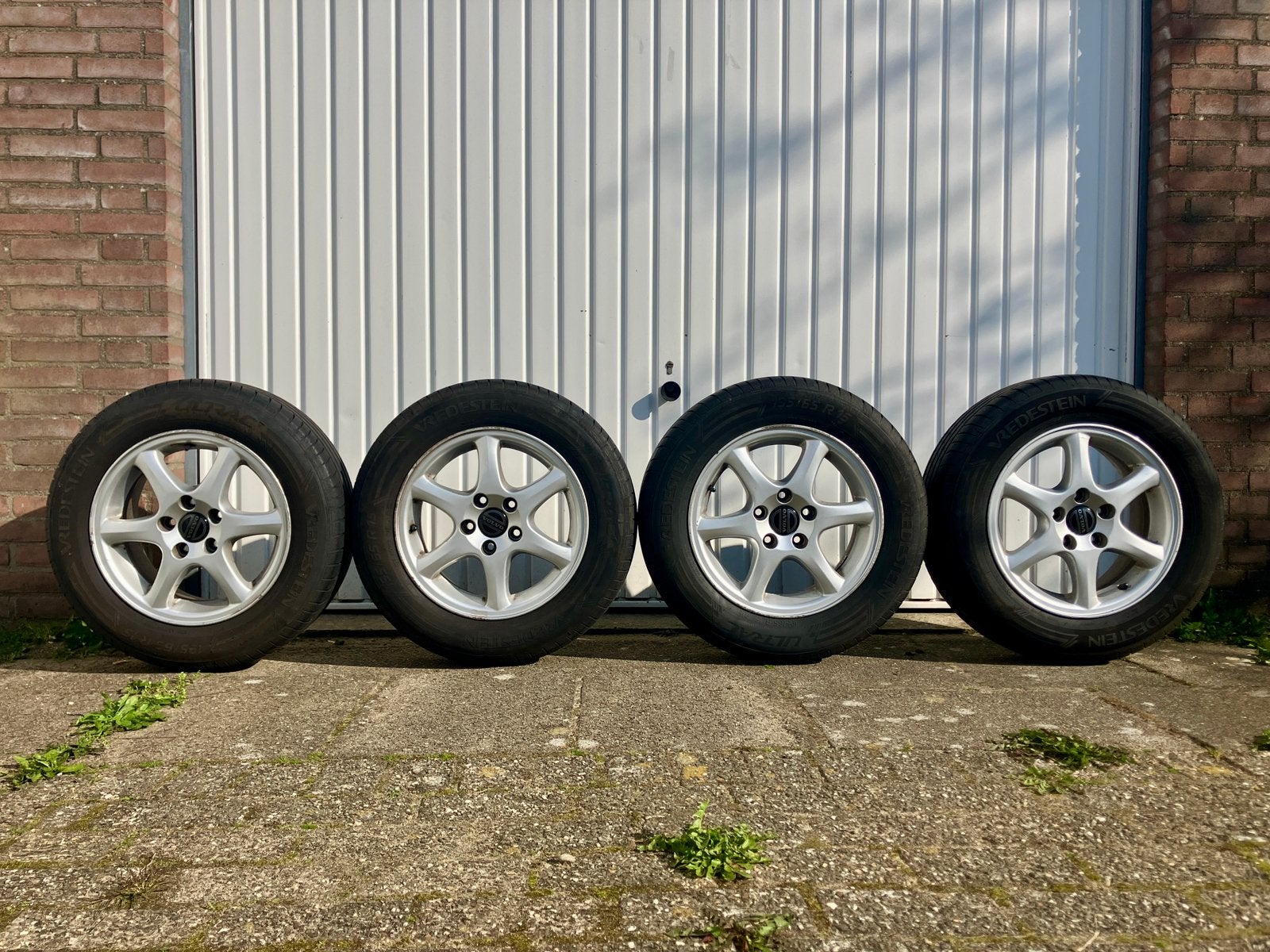 Volvo V70 velgen met Vredestein banden, Ophalen, 15 inch, 195 mm, Zomerbanden