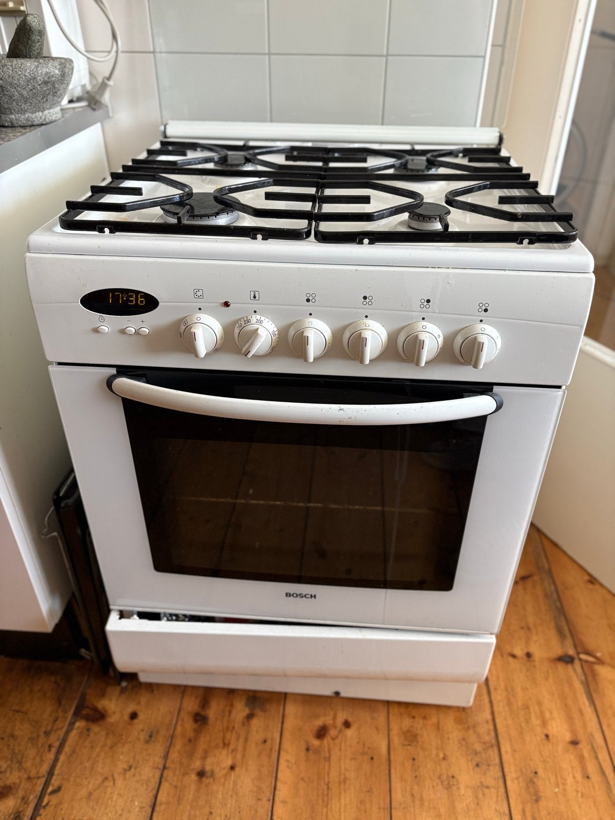 Bosch Vrijstaand Gasfornuis met Oven - Wit, Ophalen, Gebruikt, 60 cm of meer, 4 kookzones