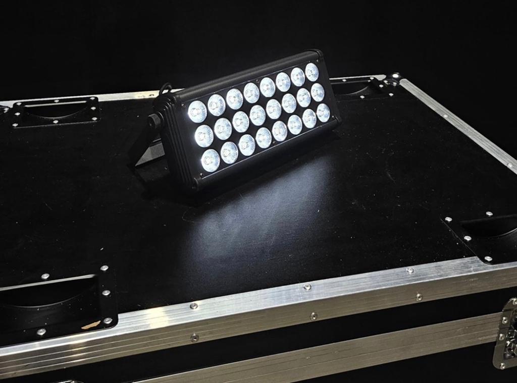 2x RGBW Flood Lights - Zo goed als nieuw, Ophalen, Zo goed als nieuw, Licht, Kleur