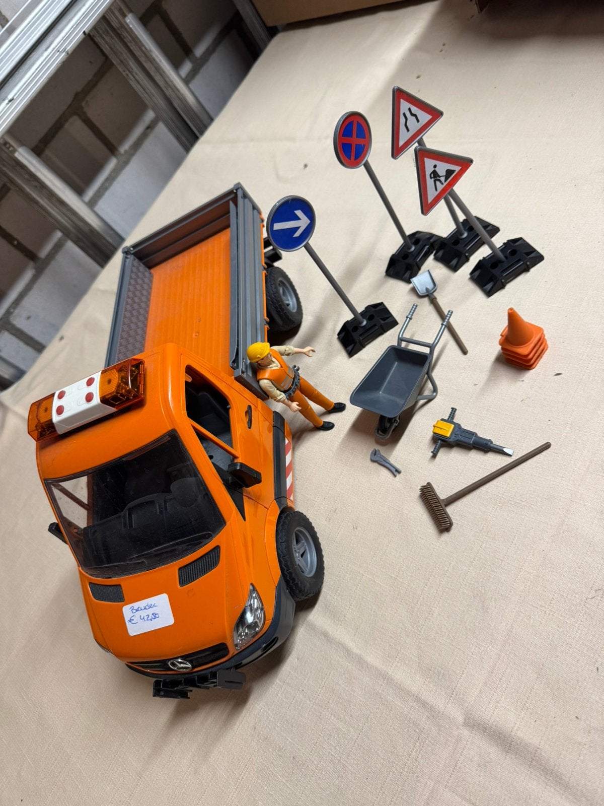 Bruder Mercedes-Benz Sprinter met accessoires, Ophalen of Verzenden, Gebruikt