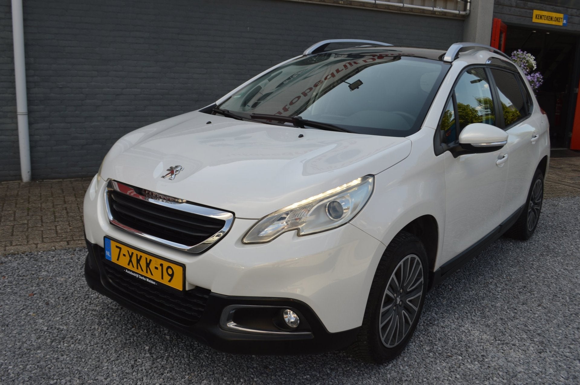 Peugeot 2008 1.2 VTi Airco | Panorama | Navi | Trekhaak | Ga, Auto's, Peugeot, Voorwielaandrijving, Euro 5, Stof, 1199 cc