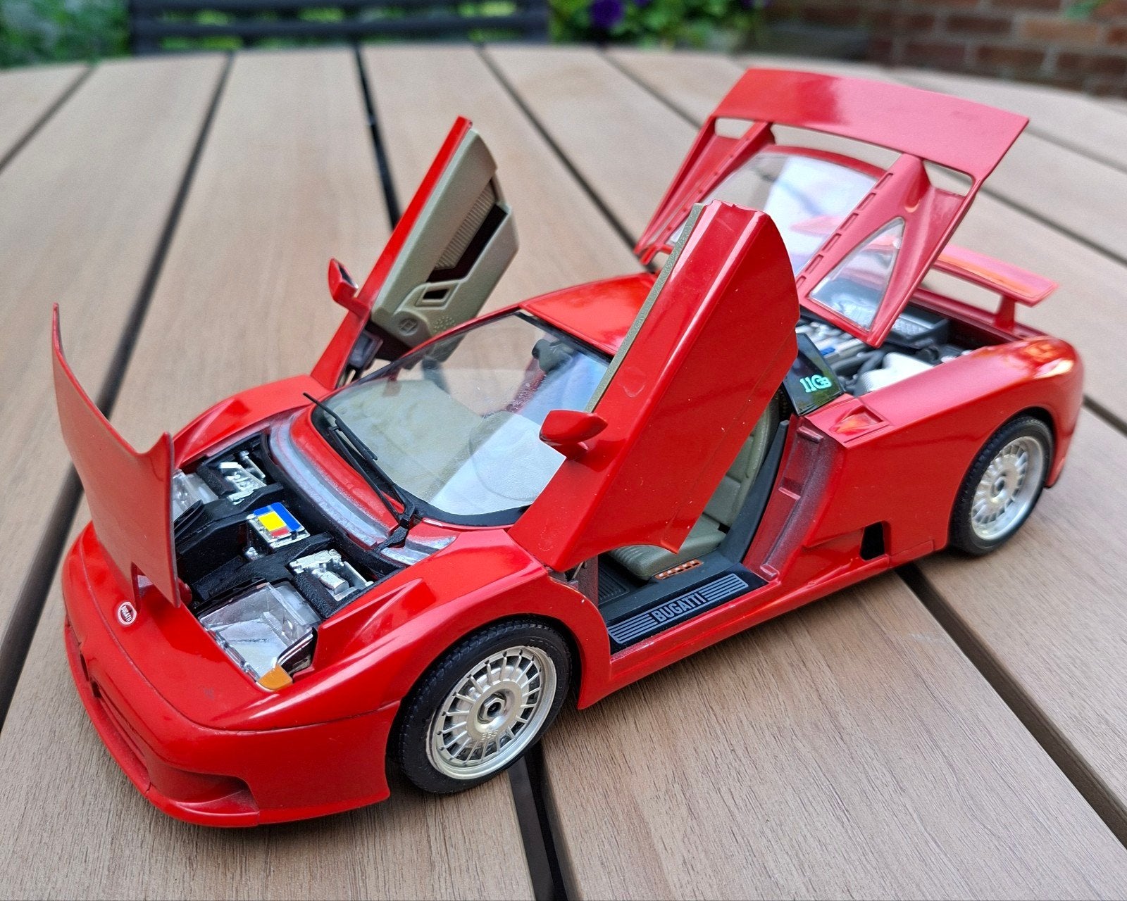 Bburago Bugatti EB 110 1:18 Modelauto Rood, Ophalen of Verzenden