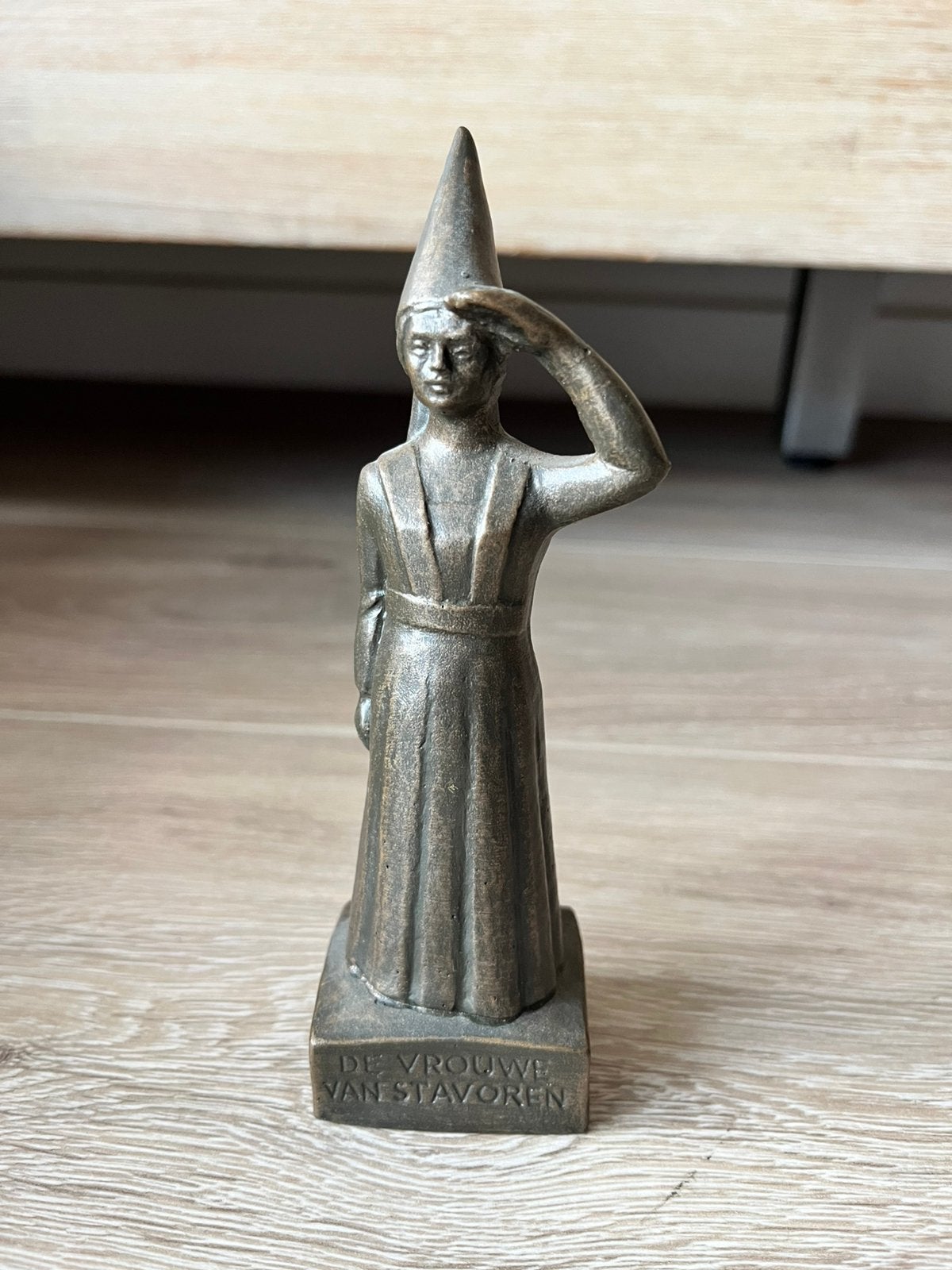 Beeldje Vrouwtje van Stavoren - polystone 15 cm, Ophalen of Verzenden, Zo goed als nieuw, Mens