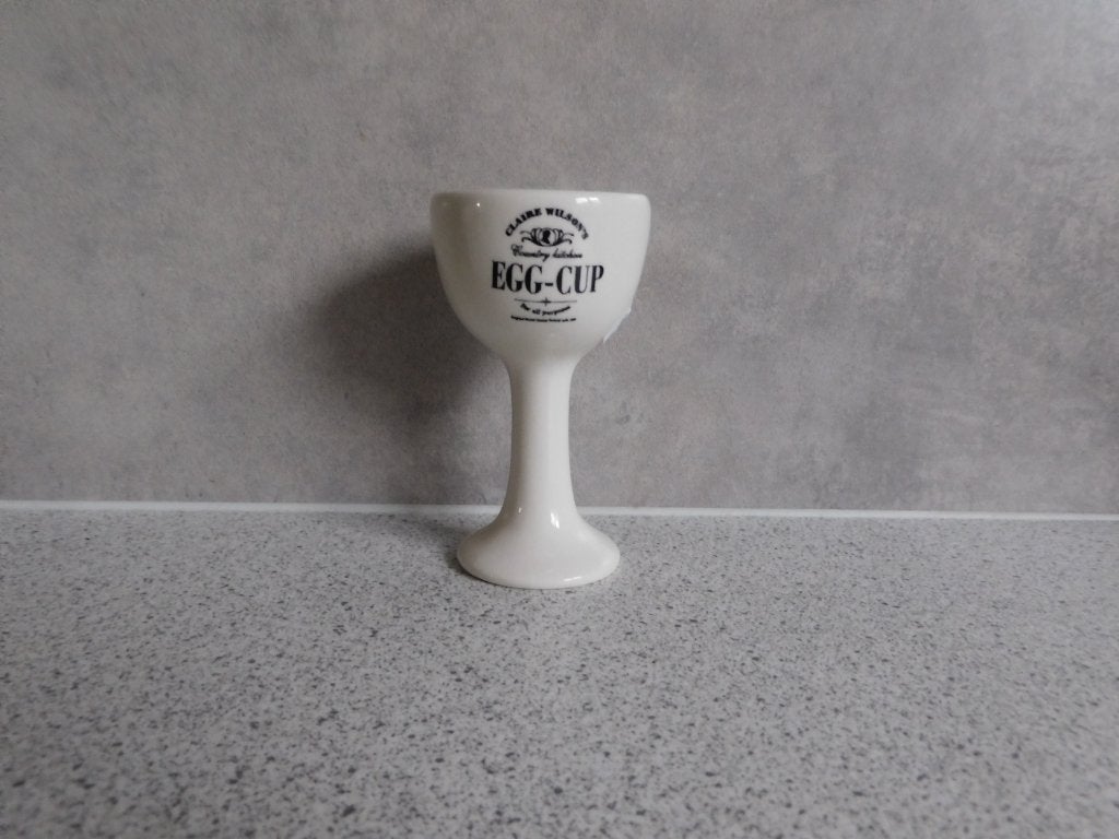 Eierdop 9 cm. hoog EGG-CUP Claire Wilson, Overige merken, Ophalen of Verzenden, Zo goed als nieuw, Aardewerk