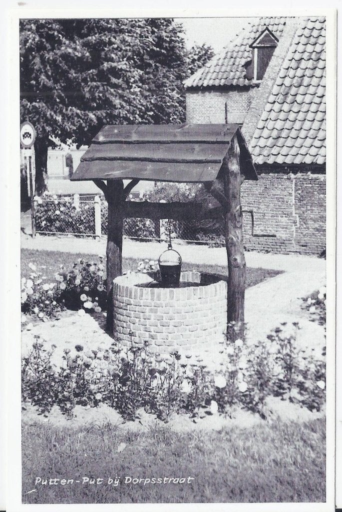 Putten - Bij de Dorpsstraat Oude ongelopen ansichtkaart B730, Ophalen of Verzenden, 1940 tot 1960, Ongelopen, Gelderland
