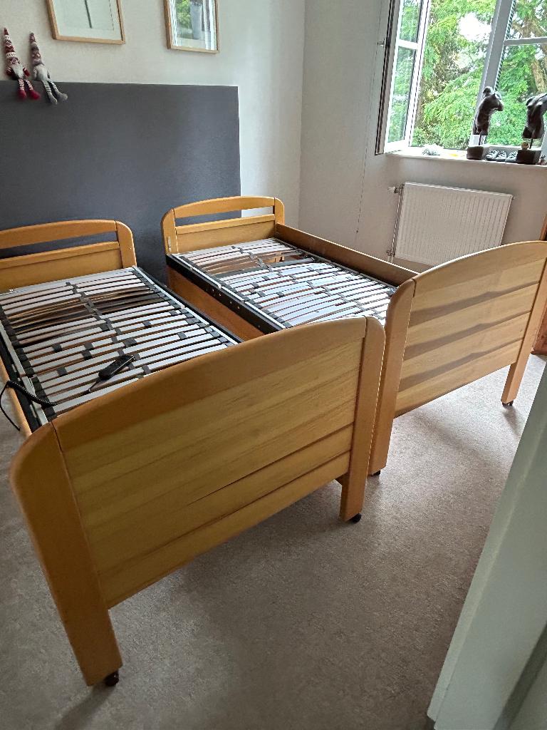 2 Senioren ledikanten met elektrische lattenbodem, Ophalen, Gewoon, 80 cm, 200 cm