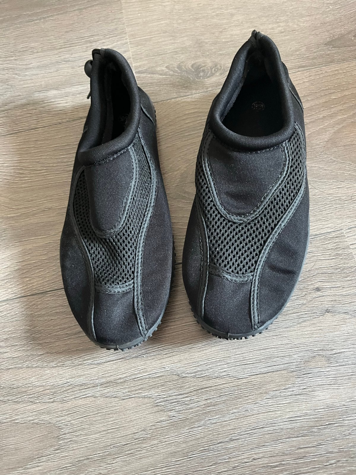 Zwarte waterschoenen - Maat 38, Watersport en Boten, Watersportkleding, Ophalen of Verzenden, Zo goed als nieuw, Dame of Heer