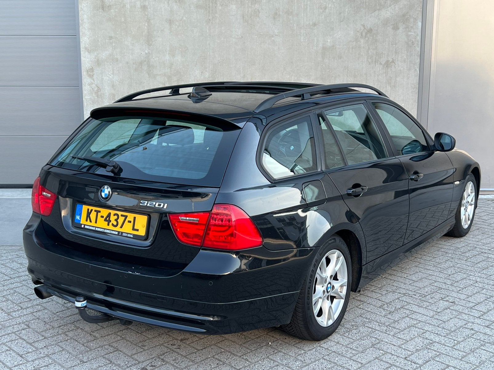 Zwarte BMW 3-Serie 320i E91 FaceLift Touring LUXE/PanoRama!, Achterwielaandrijving, 1995 cc, Zwart, 4 cilinders